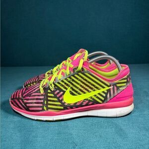 Size 9 - Women’s Nike Free TR multicolor shoes